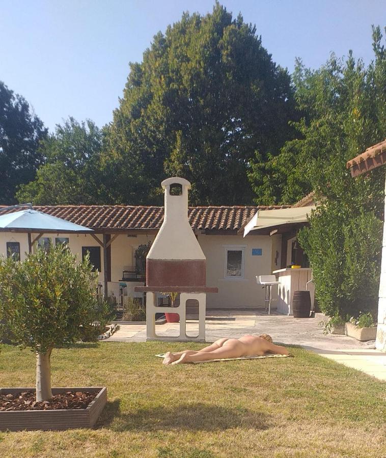 Chambre D'Hotes Naturiste Le Jardin Des Hirondelles Blanzaguet-Saint-Cybard Экстерьер фото